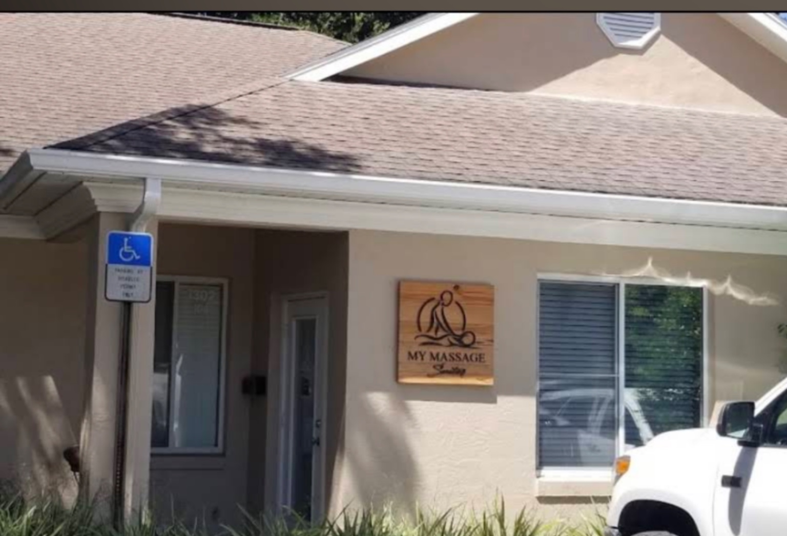 Exterior entrance of My Massage Suites in Ocala
